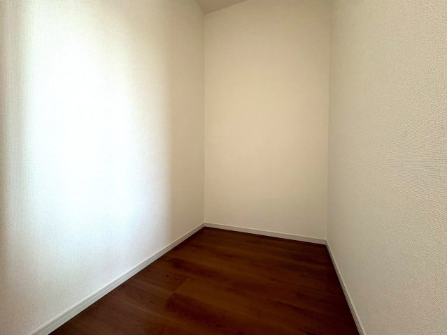 ◆家事動線良好な４ＬＤＫ◆全居室２面採光で陽当たり通風良好◆収納充実◆山科区川田西浦町１期の収納|ウォークインクローゼット