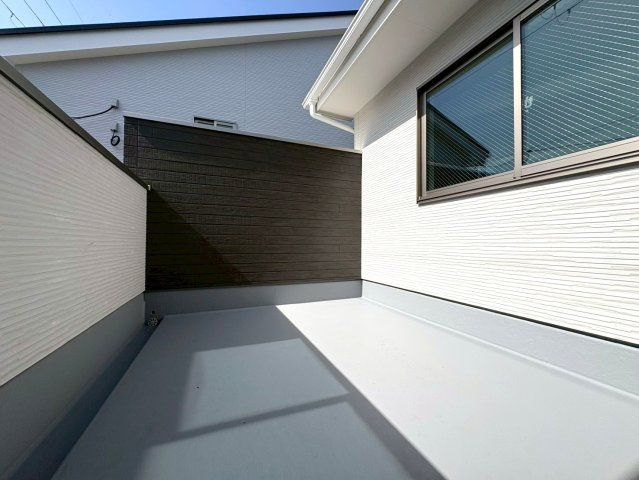 ◆家事動線良好な４ＬＤＫ◆全居室２面採光で陽当たり通風良好◆収納充実◆山科区川田西浦町１期のバルコニー|バルコニー