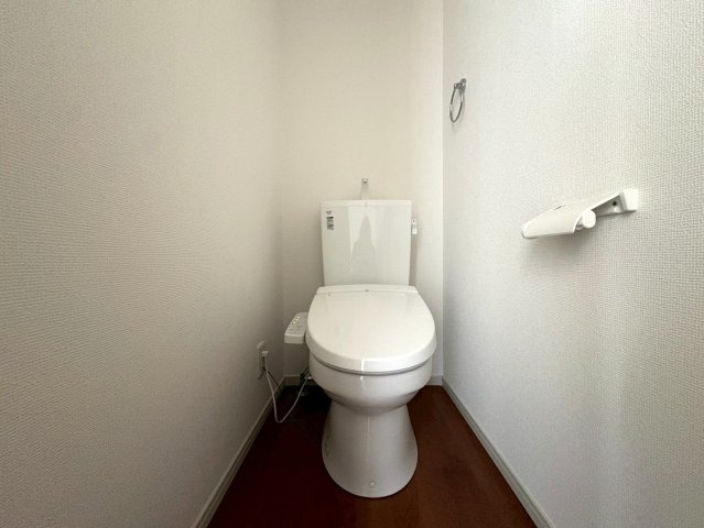 ◆家事動線良好な４ＬＤＫ◆全居室２面採光で陽当たり通風良好◆収納充実◆山科区川田西浦町１期のトイレ|２Fトイレ