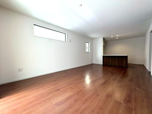 ◆家事動線良好な４ＬＤＫ◆全居室２面採光で陽当たり通風良好◆収納充実◆山科区川田西浦町１期の居間・リビング|リビング