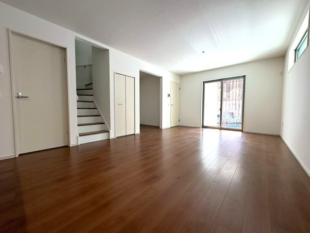 ◆家事動線良好な４ＬＤＫ◆全居室２面採光で陽当たり通風良好◆収納充実◆山科区川田西浦町１期の居間・リビング|リビング