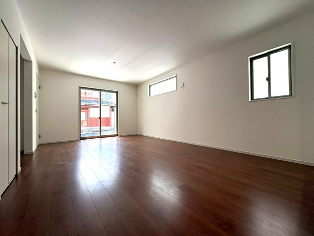 ◆家事動線良好な４ＬＤＫ◆全居室２面採光で陽当たり通風良好◆収納充実◆山科区川田西浦町１期の居間・リビング|リビング