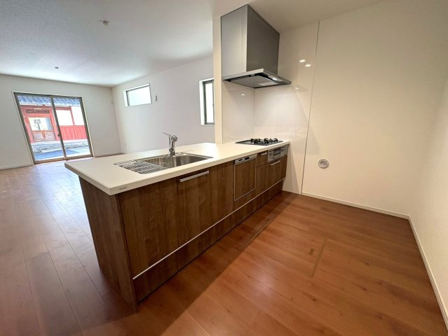 ◆家事動線良好な４ＬＤＫ◆全居室２面採光で陽当たり通風良好◆収納充実◆山科区川田西浦町１期のキッチン|キッチン