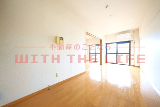 サンライズ東櫛原【キャッシュバック対象物件】の居間・リビング|ゆったりとしたリビングです