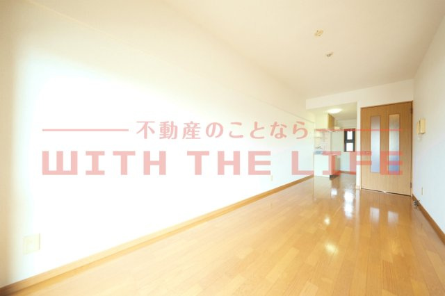 サンライズ東櫛原【キャッシュバック対象物件】の居間・リビング|使いやすい居間です