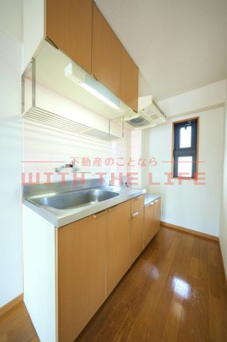 サンライズ東櫛原【キャッシュバック対象物件】のキッチン|コンパクトなキッチンで掃除もラクラク