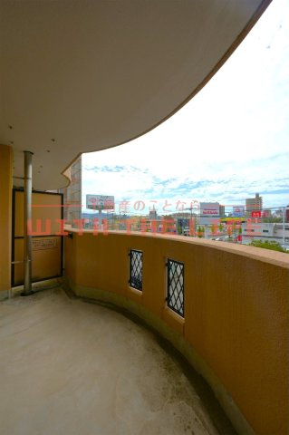 サンライズ東櫛原【キャッシュバック対象物件】のバルコニー|外からの目が気にならないバルコニーで洗濯物が干せます