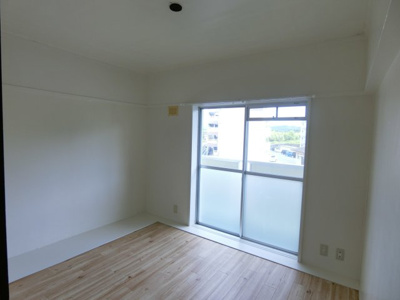 【洋室】 | ビレッジハウス青木2号棟 | イメージ304号室の写真