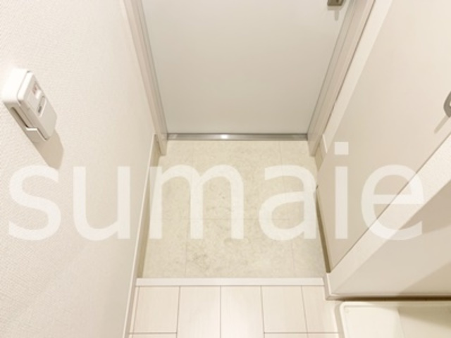 リブリ・クレール浦和の玄関|写真は反転タイプの画像です。