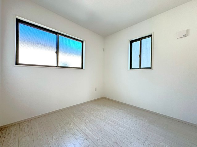 ◆家事動線良好な４ＬＤＫ◆全居室２面採光で陽当たり通風良好◆収納充実◆山科区川田西浦町１期の洋室|洋室