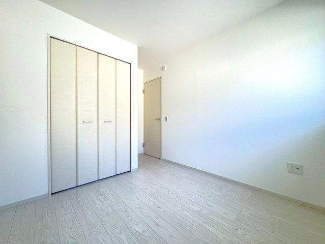 ◆家事動線良好な４ＬＤＫ◆全居室２面採光で陽当たり通風良好◆収納充実◆山科区川田西浦町１期の洋室|洋室