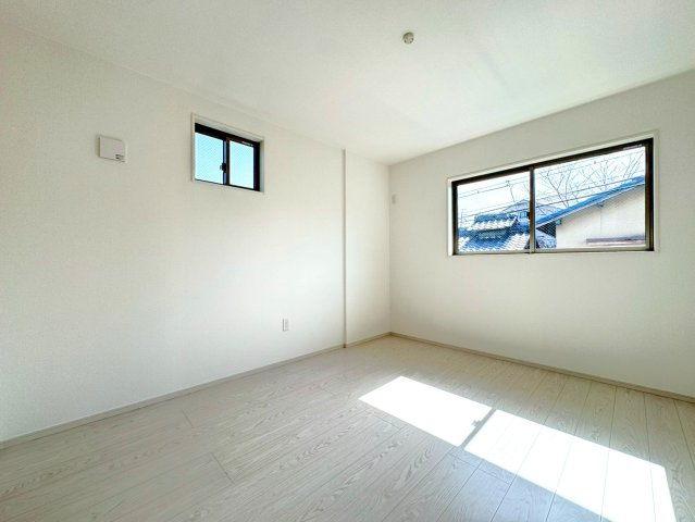 ◆家事動線良好な４ＬＤＫ◆全居室２面採光で陽当たり通風良好◆収納充実◆山科区川田西浦町１期の洋室|洋室