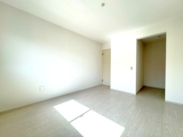 ◆家事動線良好な４ＬＤＫ◆全居室２面採光で陽当たり通風良好◆収納充実◆山科区川田西浦町１期の洋室|洋室