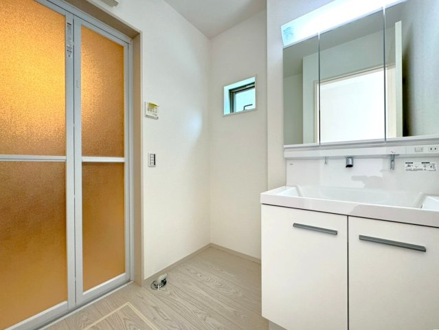 ◆家事動線良好な４ＬＤＫ◆全居室２面採光で陽当たり通風良好◆収納充実◆山科区川田西浦町１期の洗面所|洗面室