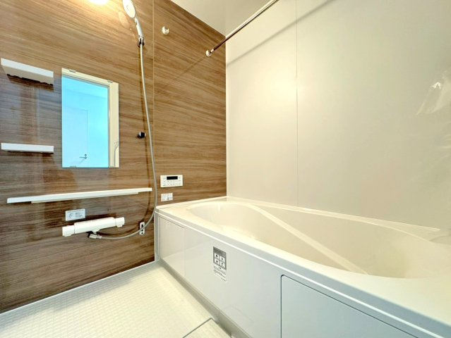 ◆家事動線良好な４ＬＤＫ◆全居室２面採光で陽当たり通風良好◆収納充実◆山科区川田西浦町１期の浴室|浴室