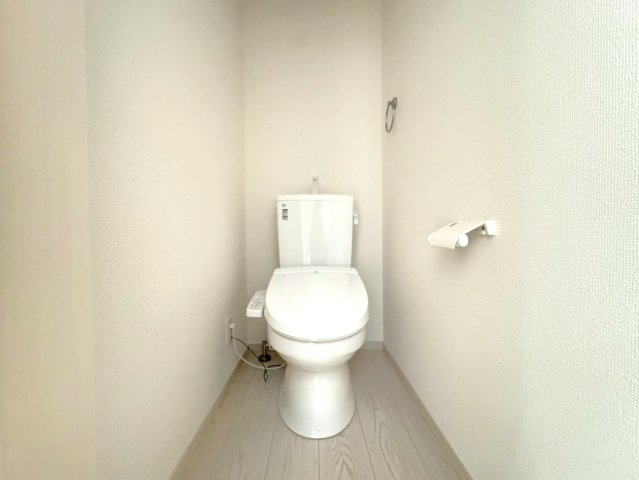 ◆家事動線良好な４ＬＤＫ◆全居室２面採光で陽当たり通風良好◆収納充実◆山科区川田西浦町１期のトイレ|トイレ