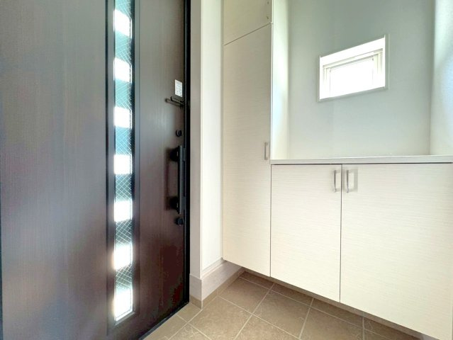 ◆家事動線良好な４ＬＤＫ◆全居室２面採光で陽当たり通風良好◆収納充実◆山科区川田西浦町１期の玄関|玄関