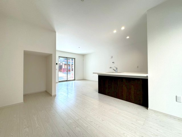 ◆家事動線良好な４ＬＤＫ◆全居室２面採光で陽当たり通風良好◆収納充実◆山科区川田西浦町１期の居間・リビング|リビング