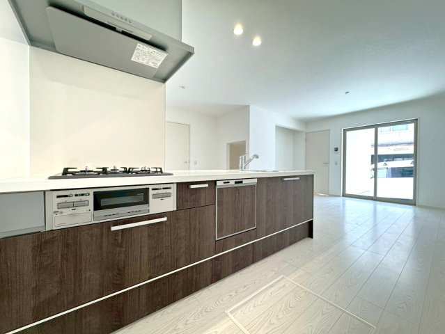 ◆家事動線良好な４ＬＤＫ◆全居室２面採光で陽当たり通風良好◆収納充実◆山科区川田西浦町１期のキッチン|キッチン