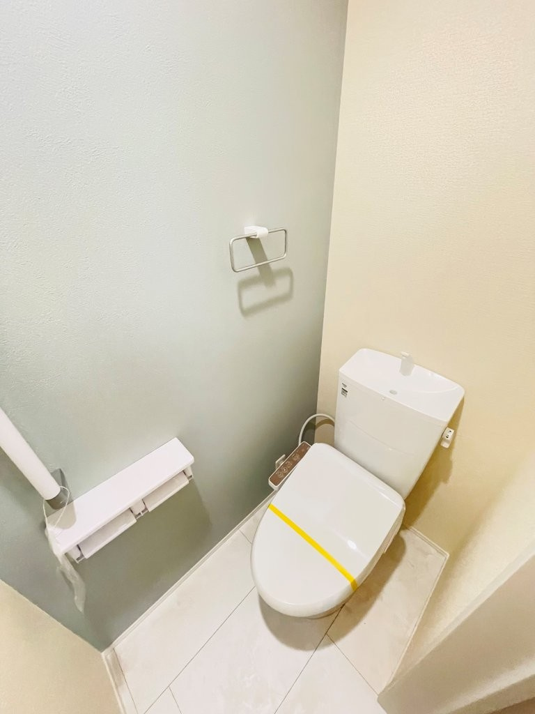 岡崎市元能見町　新築分譲住宅　全2棟　1号棟のトイレ|1階、2階とも温水洗浄機能付きトイレです。