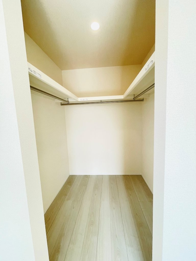 岡崎市元能見町　新築分譲住宅　全2棟　1号棟の収納|居室にはウォークインクローゼットを完備。家族の衣類がスッキリ片付きます♪