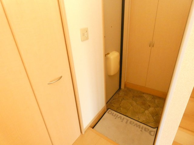 ヒルグレイスB棟の玄関