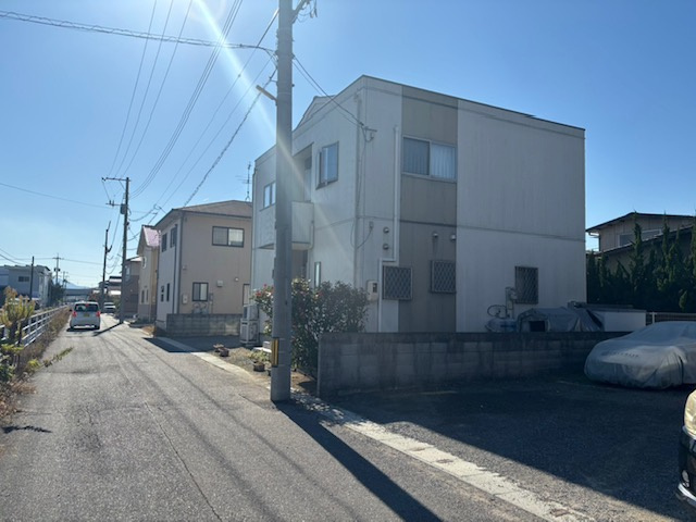 岡山市中区倉富　中古戸建の前面道路含む現地写真