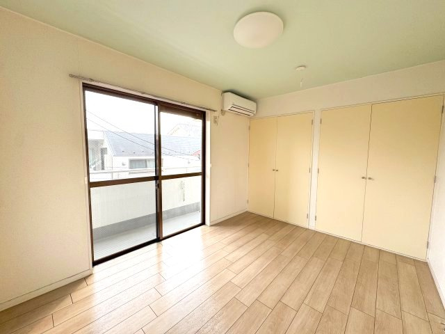 ビエノルースの洋室