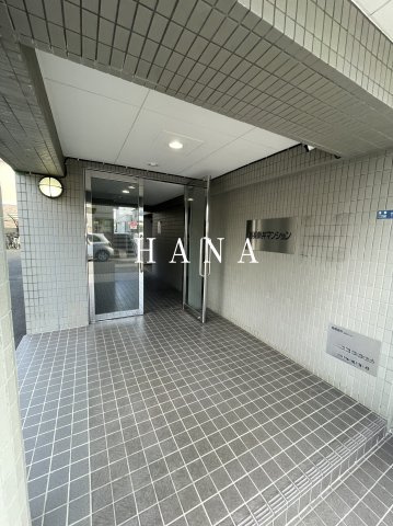 海楽新井マンションのエントランス