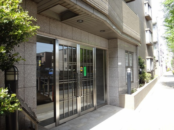 菱和パレス世田谷桜新町のエントランス