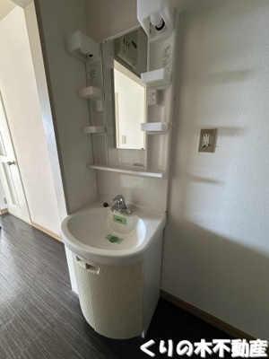 【洗面所】 | KSポラールS棟 | スペースが確保できる洗面所です