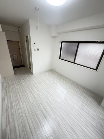 アヴァンティ春日野の居間・リビング