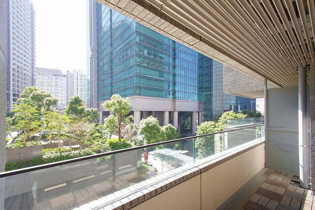 泉ガーデンレジデンスのバルコニー