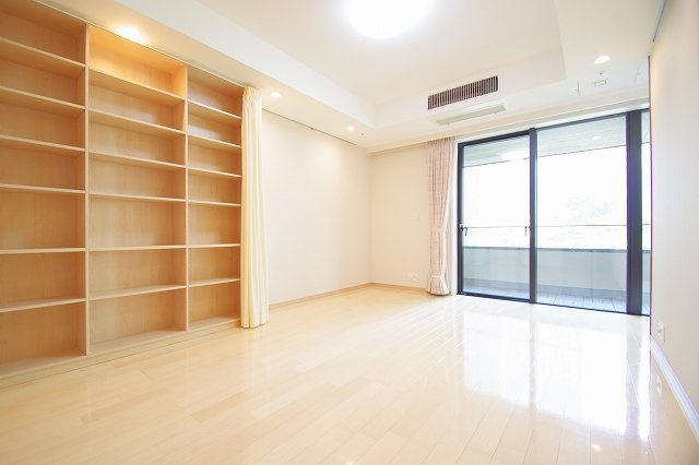 泉ガーデンレジデンスの居間・リビング