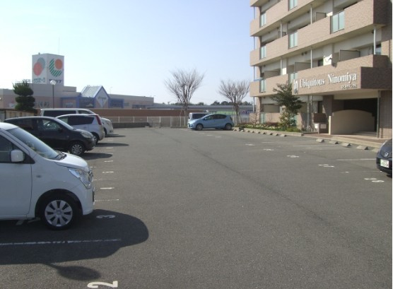 ユピキタス二の宮の駐車場
