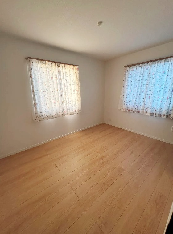 岸根町戸建の寝室