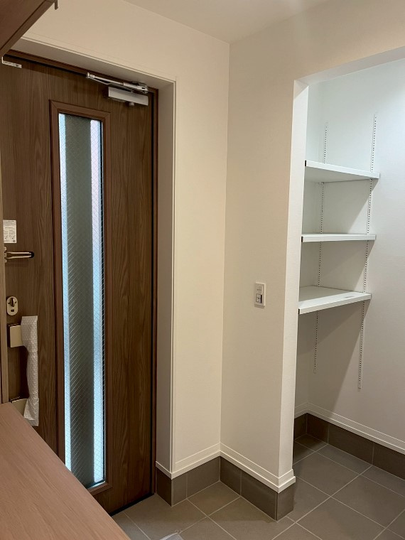 喜平町戸建の玄関