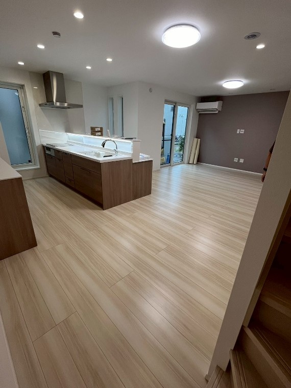 喜平町戸建の居間・リビング