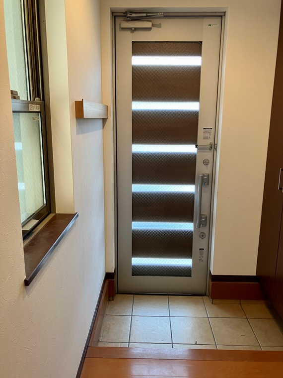 東古市場戸建の玄関