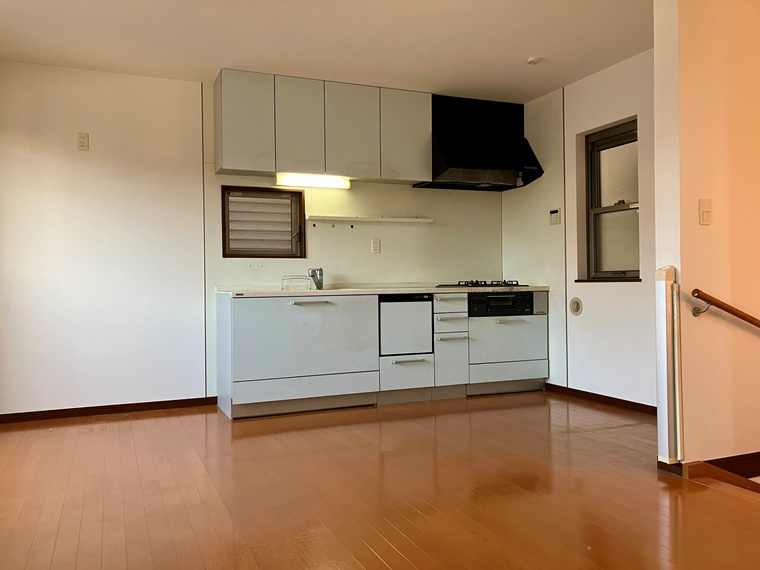 東古市場戸建の居間・リビング