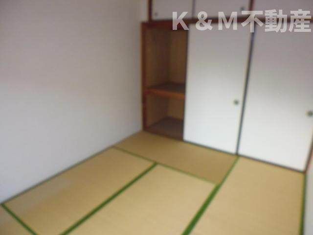 恩田コーポ２の寝室|広くて明るい寝室