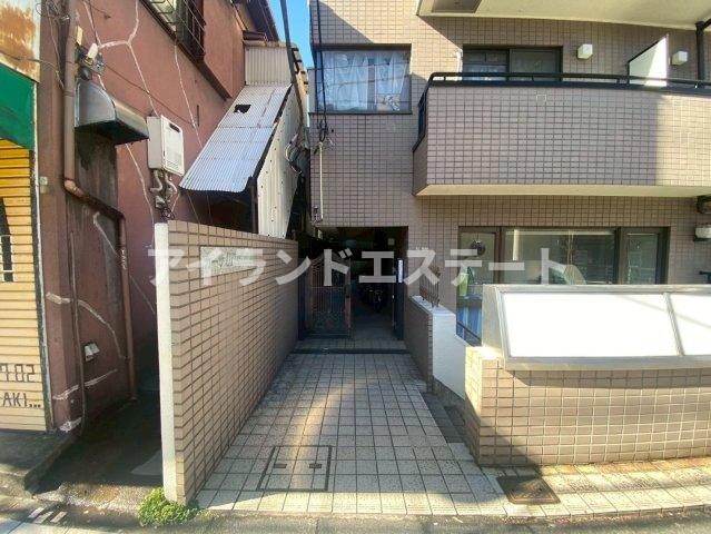 カーサ宇田川　2人入居相談　バストイレ別　陽当たり良好のエントランス