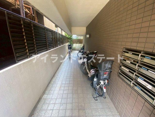 カーサ宇田川　2人入居相談　バストイレ別　陽当たり良好のロビー