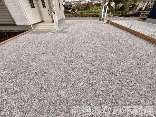 【新築】高崎市箕郷町生原第7　２号棟(全４棟)　リーブルガーデン　新築建売分譲の駐車場|車をお持ちの方に嬉しい駐車場付きの物件です