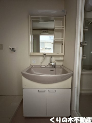 【洗面所】 | ベルビレッジ | 明るい洗面所です