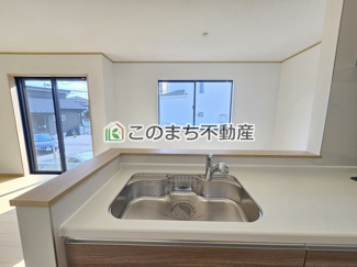 【キッチン】 | ハートフルタウン宇都宮市富士見が丘3丁目132番　A号棟 | 同社施工物件の写真です。※建具やフローリング、その他仕様が違う場合がございます。