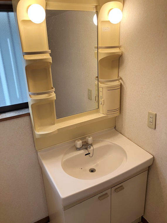 新町戸建の洗面所