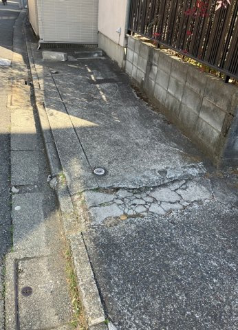 新町戸建の駐車場