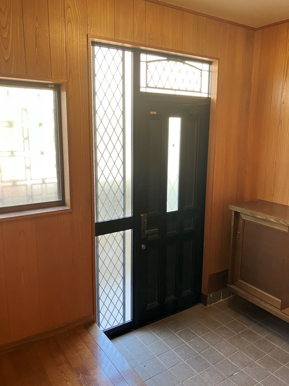新町戸建の玄関