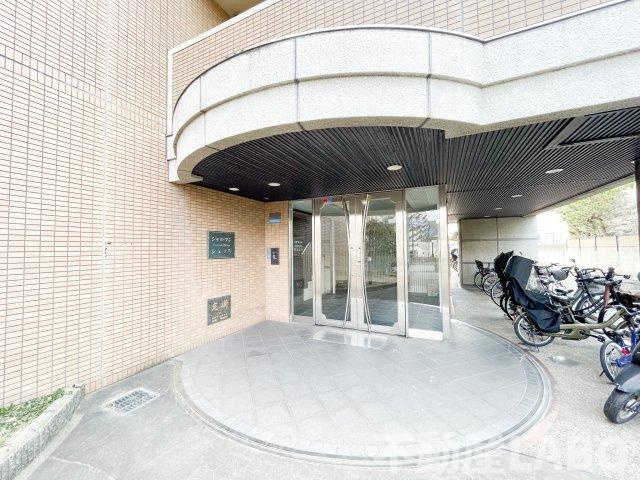 シャルマン・シェソワのエントランス